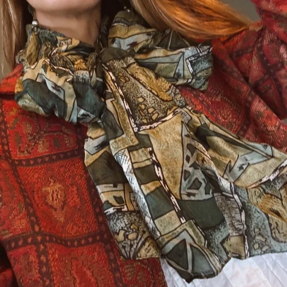 Green silk Scarf - Picture 8 of 8